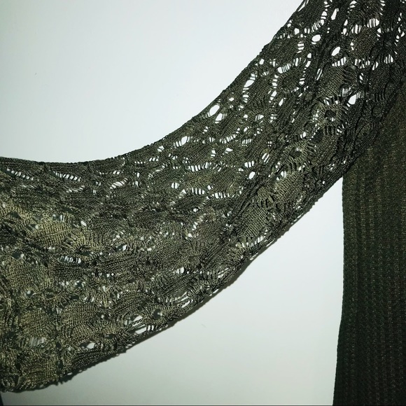 Crochet-sleeve Light Top - Picture 3 of 3